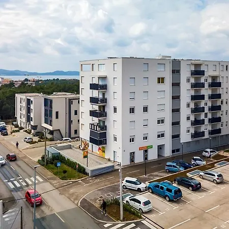 Iskra With Free Parking Apartment *