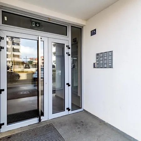 Iskra With Free Parking Apartment *